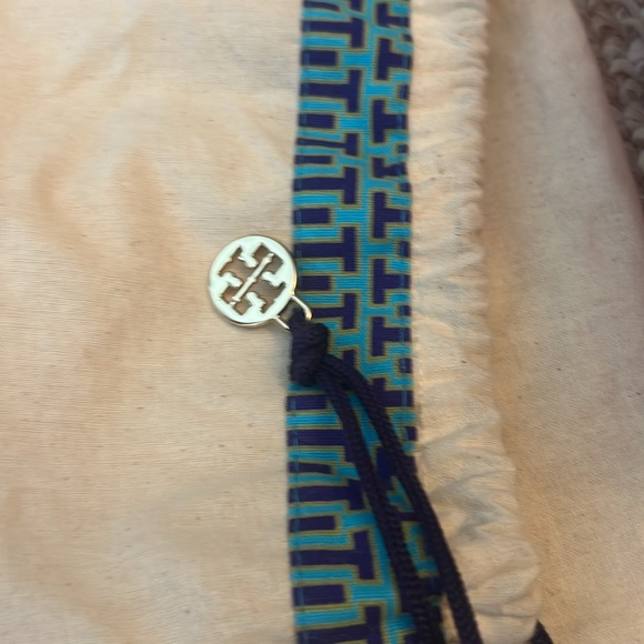 Tory Burch Miller Leather Sandals-Light Makeup- Size 9
W/Box And Dust Cover - Picture 8 of 9